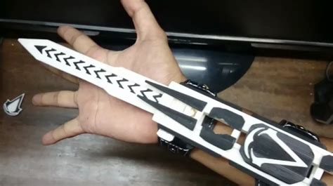 assassin's creed wrist blade real.